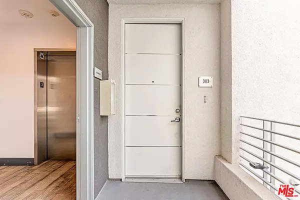 Los Angeles, CA 90006,1101 S Harvard BLVD #303