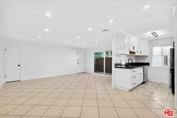 Van Nuys, CA 91401,5252 Coldwater Canyon AVE #111