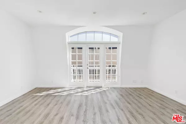 Los Angeles, CA 90035,9800 Vidor DR #303