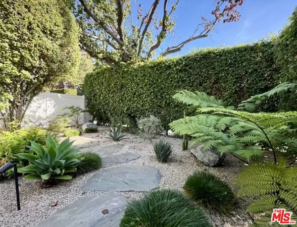 West Hollywood, CA 90069,805 N West Knoll DR #1