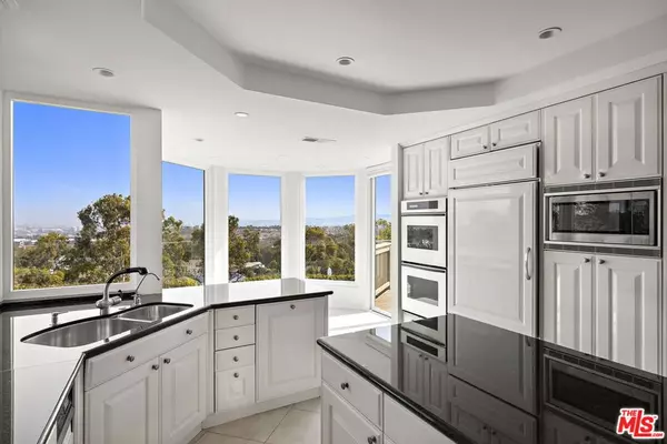 Newport Beach, CA 92660,31 Saint Tropez