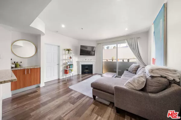 Los Angeles, CA 90005,620 S Gramercy PL #228