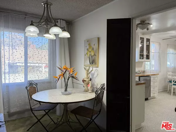 Los Angeles, CA 90008,3810 S Dunsmuir AVE