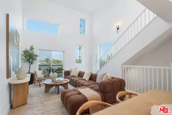 North Hollywood, CA 91606,11210 Victory BLVD