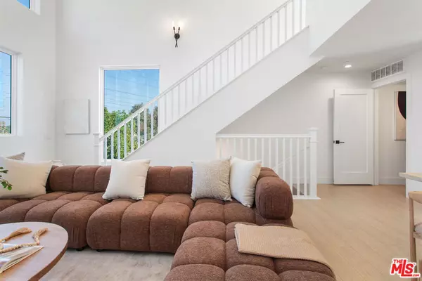 North Hollywood, CA 91606,11210 Victory BLVD