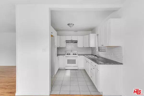 Los Angeles, CA 90027,1800 N Harvard BLVD #21