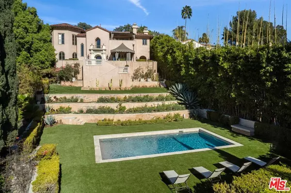 2421 N Catalina ST, Los Angeles, CA 90027