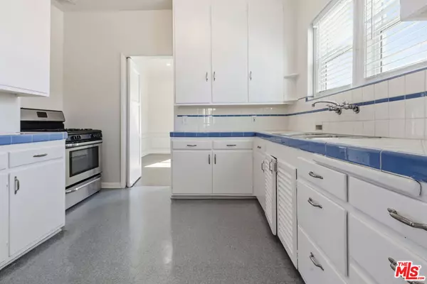 Los Angeles, CA 90048,111 N Harper AVE #1/2