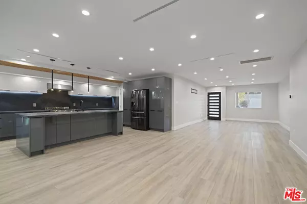 Van Nuys, CA 91406,17443 Valerio ST