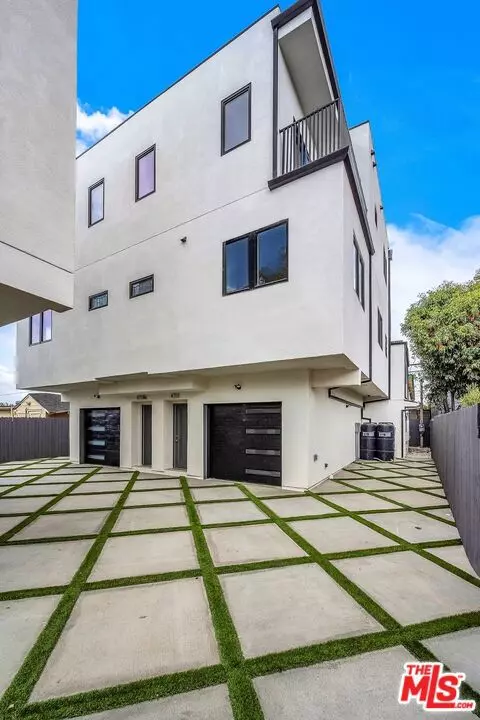 Los Angeles, CA 90019,4703 3/4 Saturn ST