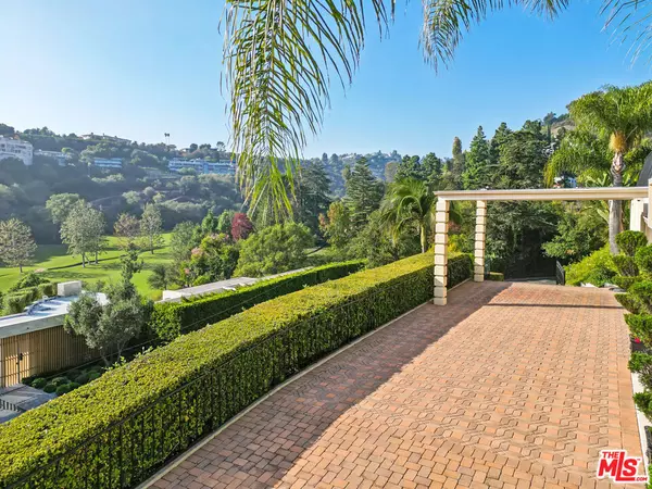 Los Angeles, CA 90077,10825 Chalon RD