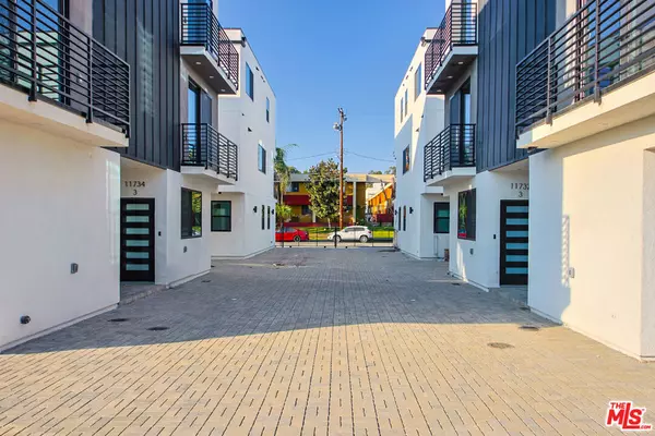 North Hollywood, CA 91606,11732 Gilmore ST