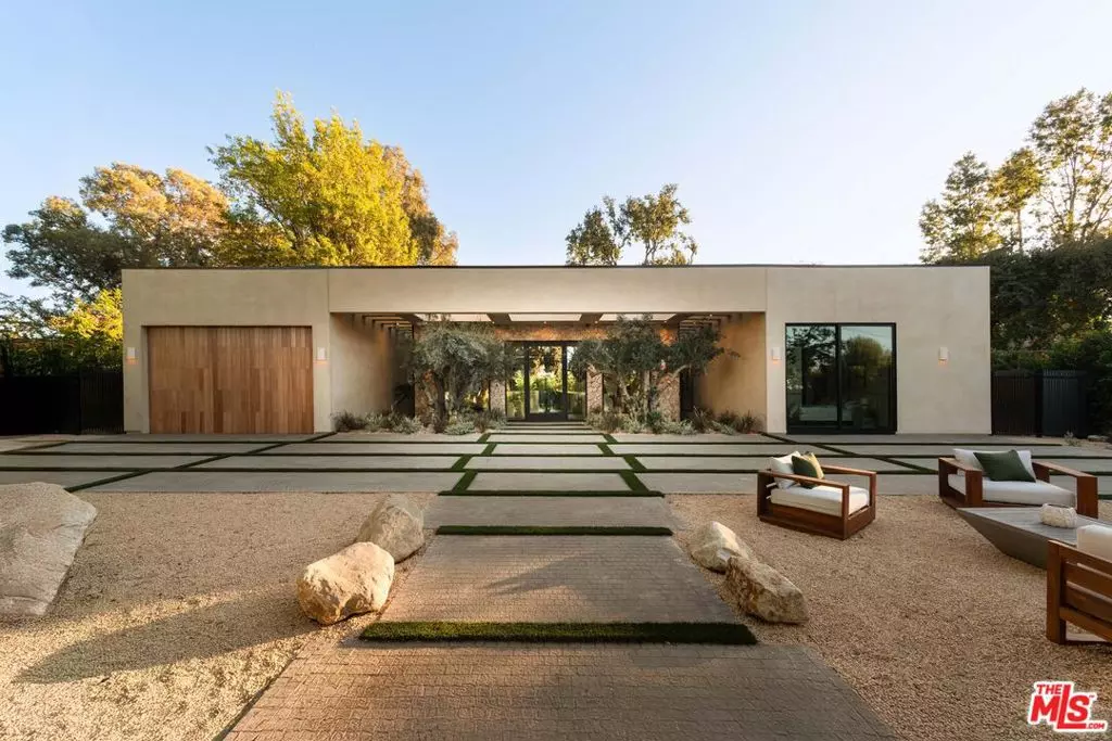 Woodland Hills, CA 91367,23340 Collins ST