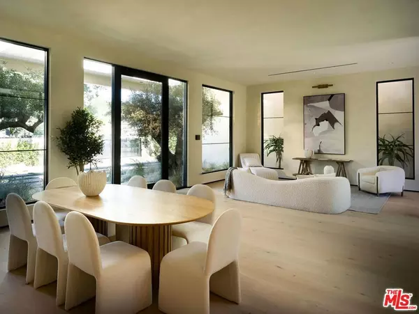 Woodland Hills, CA 91367,23340 Collins ST