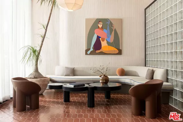 West Hollywood, CA 90046,7617 Santa Monica BLVD #211