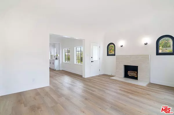 Los Angeles, CA 90048,6686 Drexel AVE