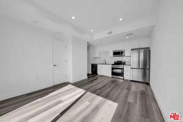 Los Angeles, CA 90004,667 N Wilton PL #307