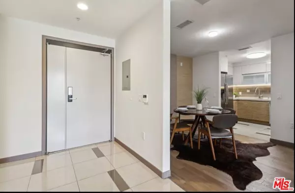 Los Angeles, CA 90006,903 S New Hampshire AVE #303