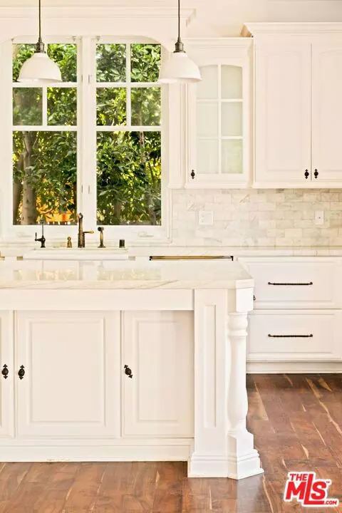 Pacific Palisades, CA 90272,765 Almar AVE