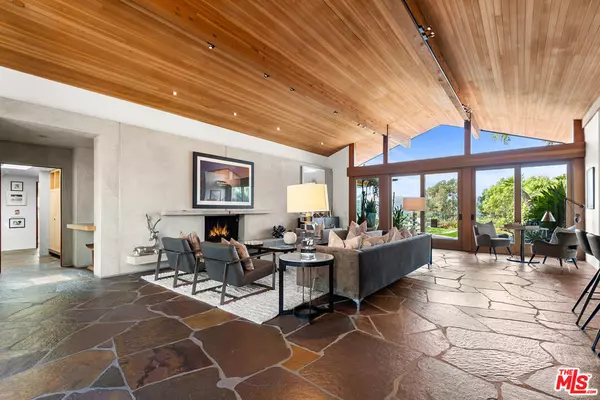 Encino, CA 91436,4305 Clear Valley DR