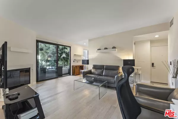 Playa Del Rey, CA 90293,8110 Manitoba ST #114