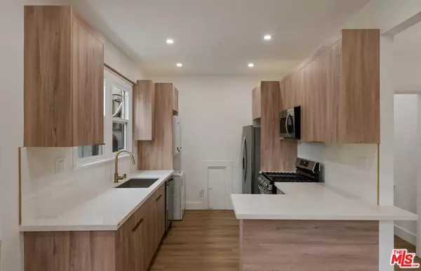 Los Angeles, CA 90028,5727 Carlton WAY