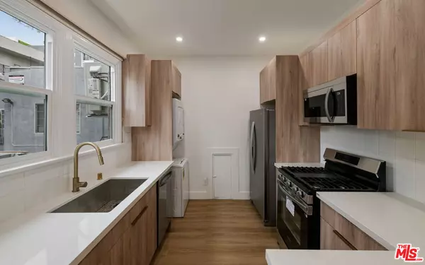 Los Angeles, CA 90028,5727 Carlton WAY #1/2