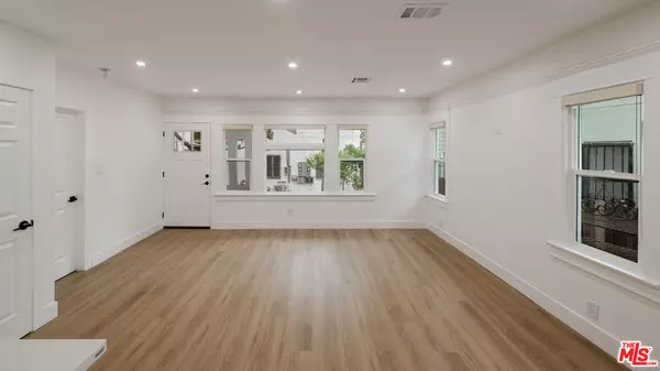 Los Angeles, CA 90028,5729 Carlton WAY #3/4