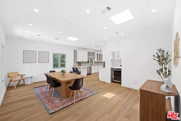 Los Angeles, CA 90035,1104 S Crest DR