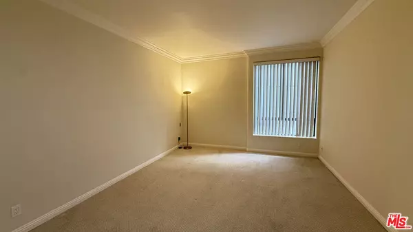 Los Angeles, CA 90035,910 S Bedford ST #107