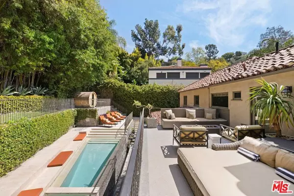 Los Angeles, CA 90068,3300 N Knoll DR