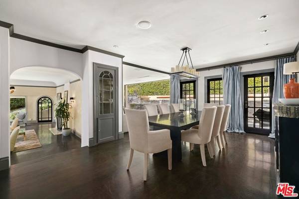 Los Angeles, CA 90068,3300 N Knoll DR