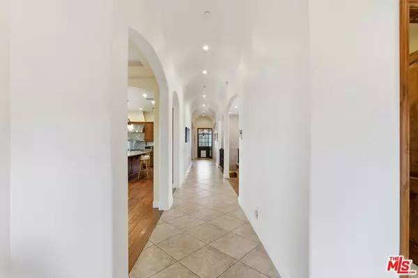 Malibu, CA 90265,10825 Pacific View DR