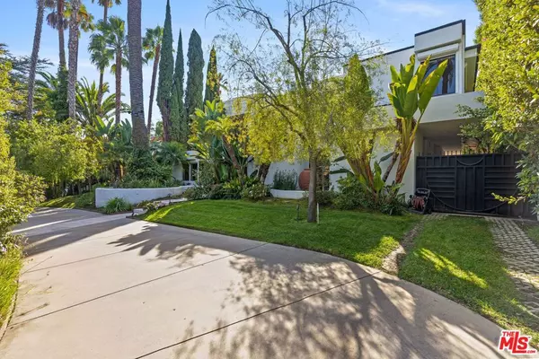 Beverly Hills, CA 90210,605 N Hillcrest RD