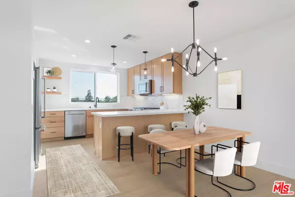 11218 W Lyon LN, North Hollywood, CA 91606