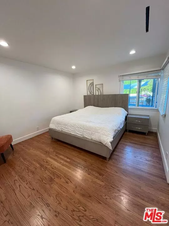 Tujunga, CA 91042,9420 Creemore DR