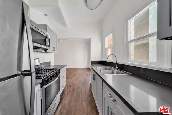 Los Angeles, CA 90026,3209 Descanso DR #32