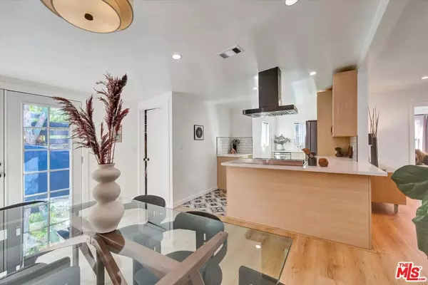 Los Angeles, CA 90039,2100 Whitmore AVE