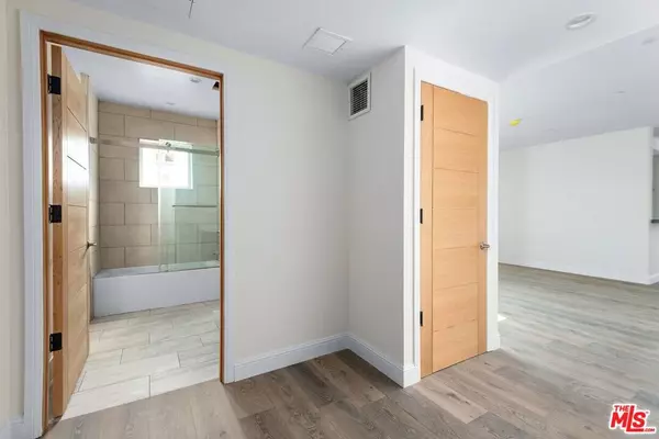 Los Angeles, CA 90035,1429 S Bedford ST