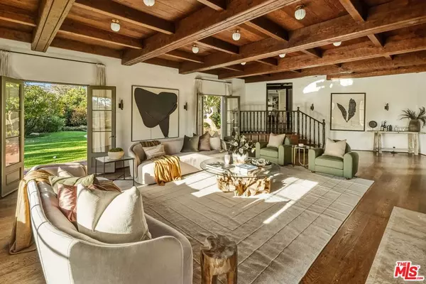 Los Angeles, CA 90049,1744 Reedvale LN