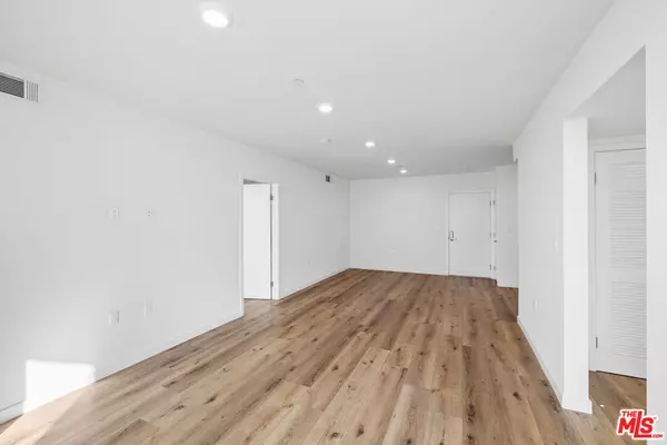 North Hollywood, CA 91601,5229 Willowcrest AVE #204