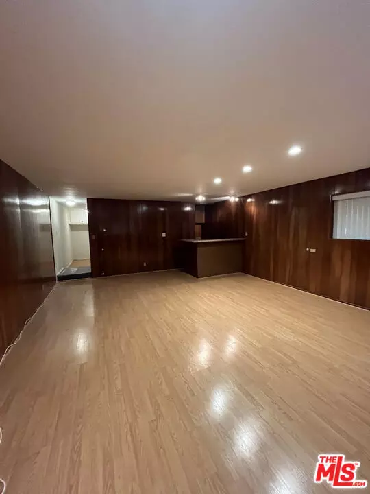 Beverly Hills, CA 90212,430 S Maple DR