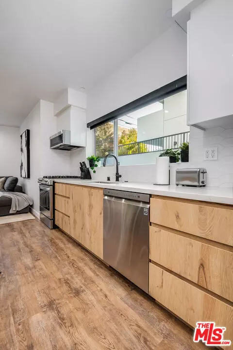 Los Angeles, CA 90048,124 S Croft AVE #103