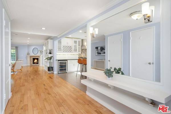 Van Nuys, CA 91401,6134 Longridge AVE