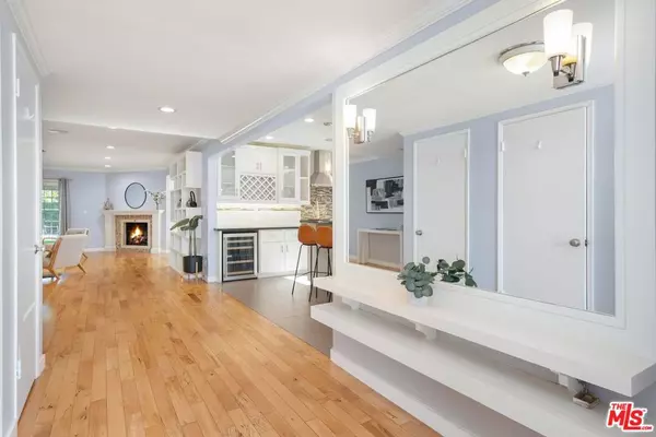 Van Nuys, CA 91401,6134 Longridge AVE