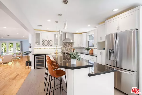 Van Nuys, CA 91401,6134 Longridge AVE