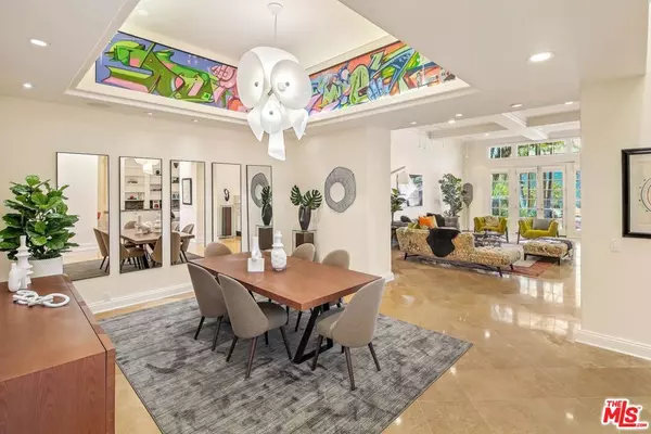 Los Angeles, CA 90049,2305 Canyonback RD