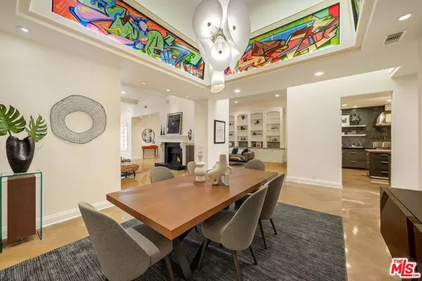 Los Angeles, CA 90049,2305 Canyonback RD