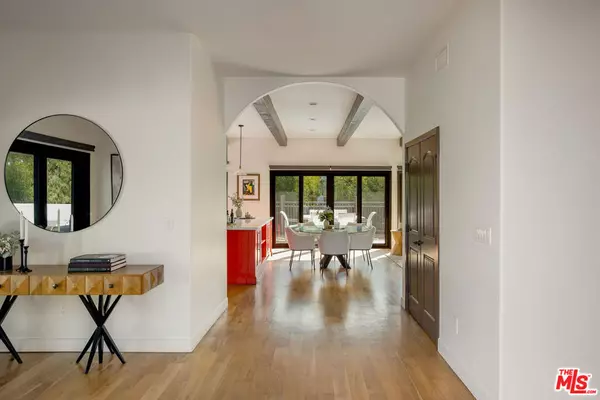 Los Angeles, CA 90068,6216 Primrose AVE