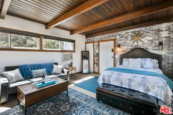 Toluca Lake, CA 91602,10721 AQUA VISTA ST #3